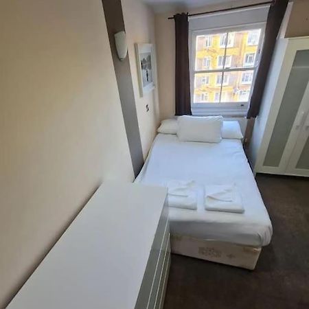 Lovely En-Suite Bedroom Лондон Екстер'єр фото