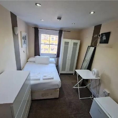 Lovely En-Suite Bedroom Лондон Екстер'єр фото